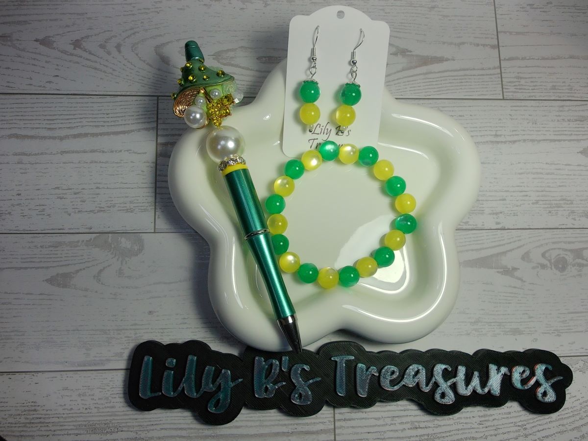 Green and Yellow Cat Eye Beaded Jewelry Set with Matching Pen