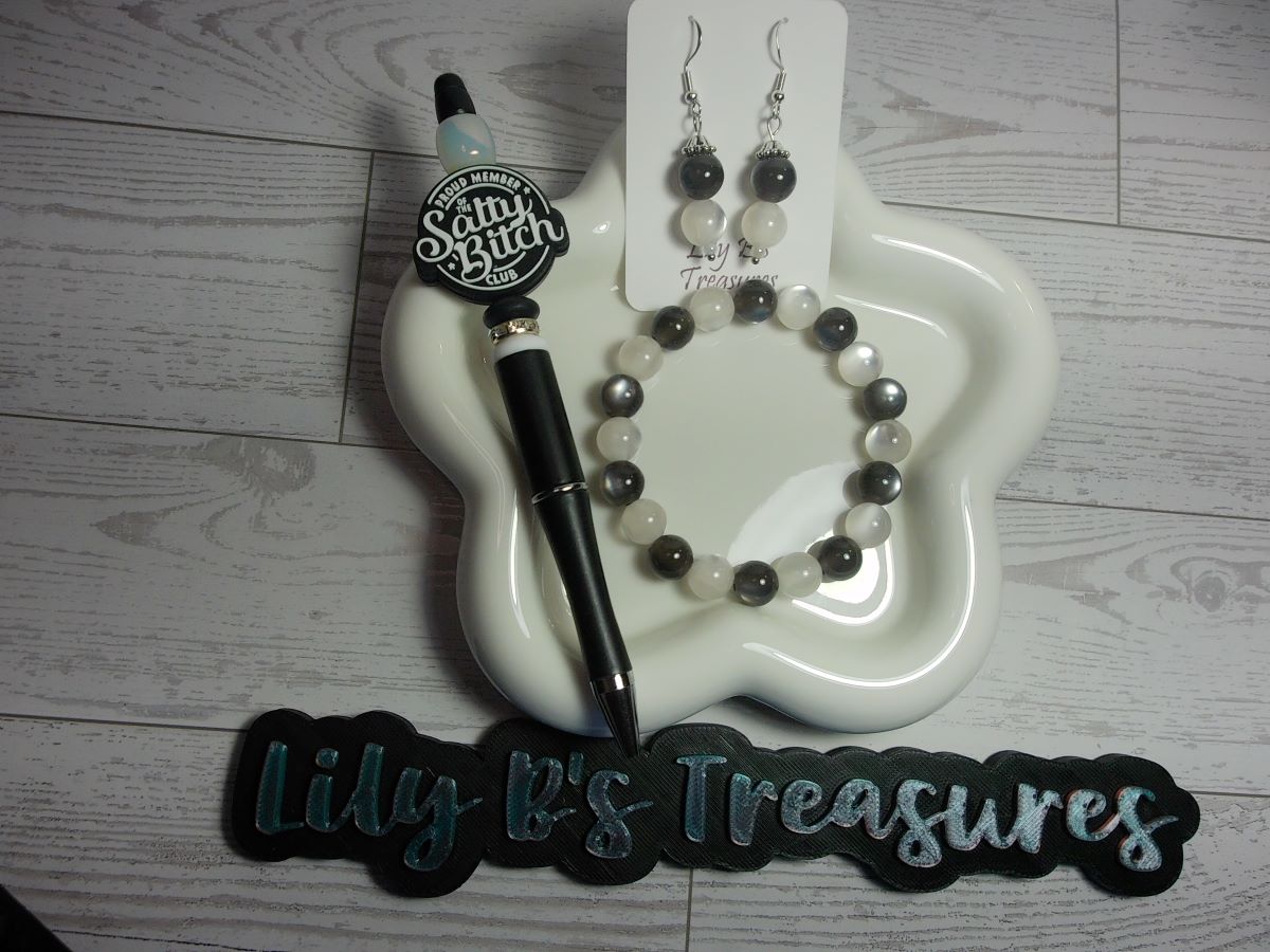 Black and White Cat Eye Beaded Jewelry Set with Sassy Pen
