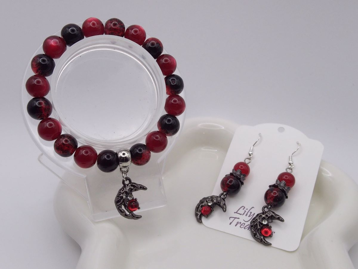 Black & Red Moon Pendant Bracelet