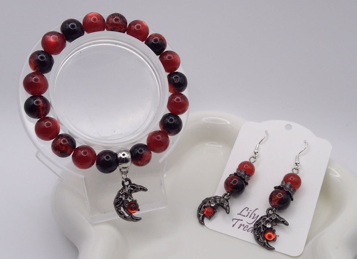 Black & Red Moon Pendant Bracelet