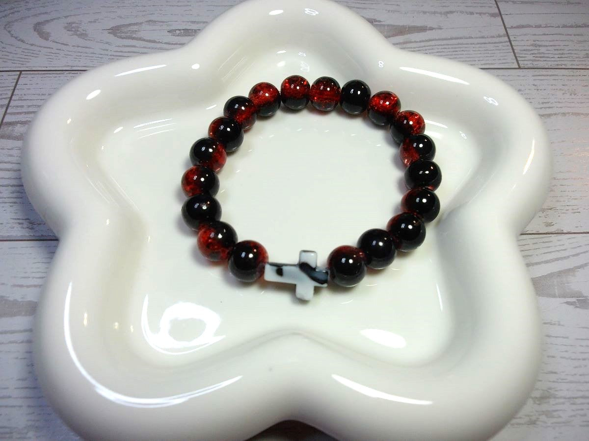 Red and Black Crackle Beaded Stretch Bracelet with Black and White Swirl Cross